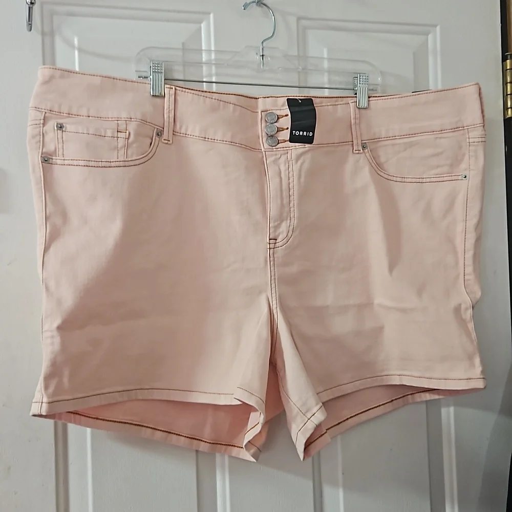 TORRID SUPER SOFT HIGH RISE SHORT: PALE DOGWOOD: NEW WITH TAGS: SIZE 28